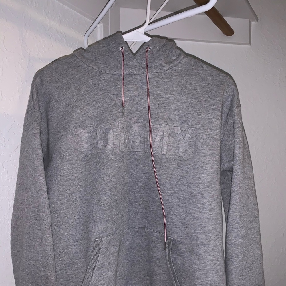 grey tommy hoodie